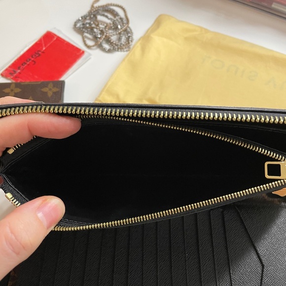 Louis Vuitton Monogram Daily Organizer Wallet - Picture 14 of 16